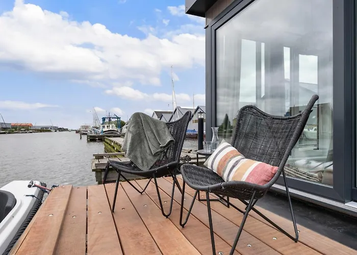 Holiday Home Harboursuite 2 Incl- Motorboot By Interhome